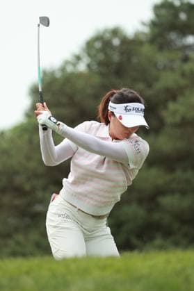 Meijer LPGA, Golf Damen Classic BELMONT, MICHIGAN-JUNE 13: Jin Young Ko of Republic of Korea plays her tee shot on the 5th hole during the second round of the Meijer LPGA Classic for Simply Give golf tournament at Blythefield Country Club in Belmont, MI, USA Friday, June 13, 2025. Belmont Michigan United States  Copyright: xJorgexLemusx originalFilename:lemus-meijerlp250613_npkwT.jpg