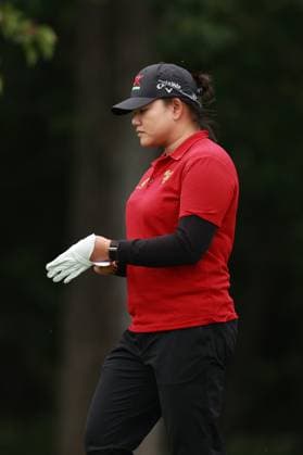 Meijer LPGA, Golf Damen Classic for Simply Give BELMONT, MICHIGAN - JUNE 13: Wichanee Meechai of Thailand puts her glove on after completing the 7th green during the second round of the Meijer LPGA Classic for Simply Give golf tournament at Blythefield Country Club in Belmont, MI, USA Friday, June 13, 2025. Belmont Michigan United States  Copyright: xAmyxLemusx originalFilename:lemus-meijerlp250613_npXpG.jpg