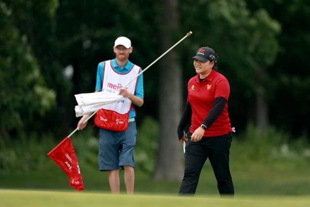 Meijer LPGA, Golf Damen Classic for Simply Give BELMONT, MICHIGAN - JUNE 13: Wichanee Meechai of Thailand walks with her caddie on the 7th green during the second round of the Meijer LPGA Classic for Simply Give golf tournament at Blythefield Country Club in Belmont, MI, USA Friday, June 13, 2025. Belmont Michigan United States  Copyright: xAmyxLemusx originalFilename:lemus-meijerlp250613_np4r2.jpg