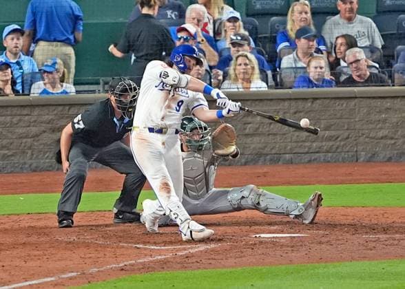 June 13, 2025: Kansas City Royals first base Vinnie Pasquantino (9) drives a pitch to deep right field against the Athletics at Kauffman Stadium Kansas City, Missouri. CSM. Kansas City United States - ZUMAc04_ 20250613_zma_c04_019 Copyright: xJonxRobichaudx