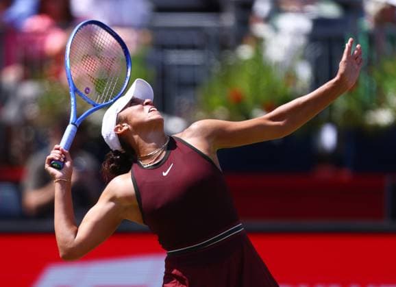 HSBC Tennis Championships, Day Five Queens Club, London, UK - 13 Jun 2025 Madison Keys (USA) serves during her Quarter Final match against Diana Shnaider in the 2025 HSBC Championships at Queens Club London Queens Club London GBR, UK NEWSPAPERS OUT Copyright: xMarkxGreenwoodx