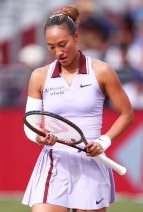 HSBC Tennis Championships, Day Five Queens Club, London, UK - 13 Jun 2025 Qinwen Zheng (CHN) in action during her Quarter Final match against Emma Raducanu (GBR) in the 2025 HSBC Championships at Queens Club London Queens Club London GBR, UK NEWSPAPERS OUT Copyright: xMarkxGreenwoodx