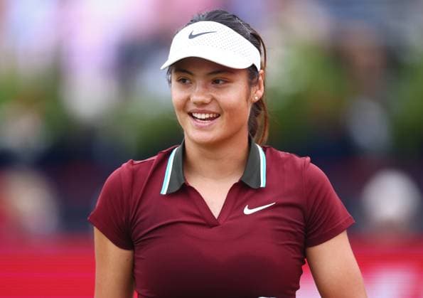 HSBC Tennis Championships, Day Five Queens Club, London, UK - 13 Jun 2025 Emma Raducanu (GBR) in action during her Quarter Final match against Qinwen Zheng (CHN) in the 2025 HSBC Championships at Queens Club London Queens Club London GBR, UK NEWSPAPERS OUT Copyright: xMarkxGreenwoodx