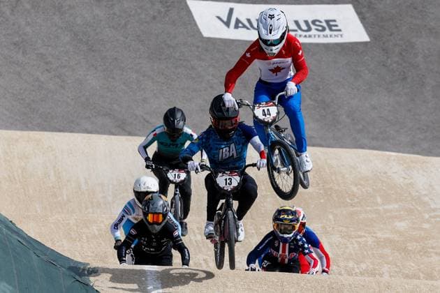 COUPE DU MONDE DE BMX 2025 MANCHE 1 PHOTOPQR LE DAUPHINE Christophe AGOSTINIS ; Sarrians ; 14 06 2025 ; Sarrians le 14 juin 2025. Coupe du Monde de BMX 2025. Manche 1. Elite Molly Simpson et Axelle Etiennee.. Photo Christophe Agostinis Le Dauphiné Libéré Sarrians on June 14, 2025. 2025 BMX World Cup. Round 1. Sarrians Vaucluse Provence-Alpes-Côte d Azur France  Copyright: xPHOTOPQR LExDAUPHINE MAXPPPxChristophexAGOSTINISx 20250614JDL9654 20250614JDL9654