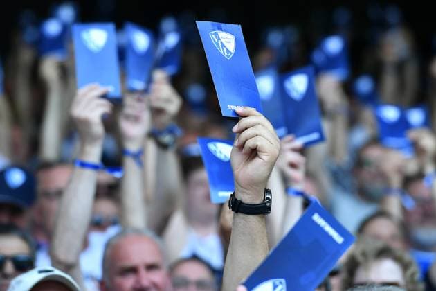Sport Themen der Woche KW24 Außerordentliche Mitgliederversammlung des VfL Bochum 1848 am 14.06.2025 im Vonovia Ruhrstadion in Bochum Mitglieder bei der Abstimmung *** Extraordinary General Meeting of VfL Bochum 1848 on 14 06 2025 at the Vonovia Ruhrstadion in Bochum Members at the vote xRx