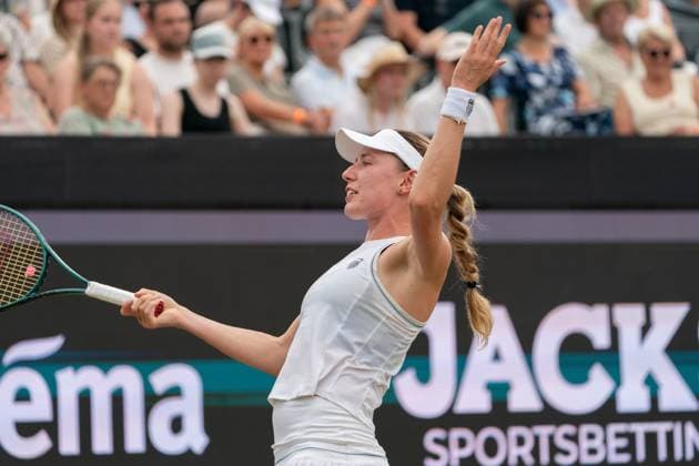 2025-06-14 2025 Libema Open Grass Court Championships Autotron ROSMALEN, NETHERLANDS - JUNE 14: Ekaterina Alexandrova of Russia during the 2025 Libema Open Grass Court Championships at Autotron on June 14, 2025 in Rosmalen, Netherlands. Rosmalen Autotron Netherlands Content not available for redistribution in The Netherlands directly or indirectly through any third parties. Copyright: xMarleenxFouchierx