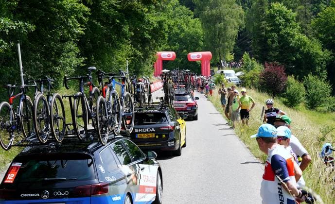 14 06 2025 Switzerland, Tour de Suisse Women 3 stage Campus Sursee Kuessnacht SZ Picture team car at the Boehler AG mountain prize action