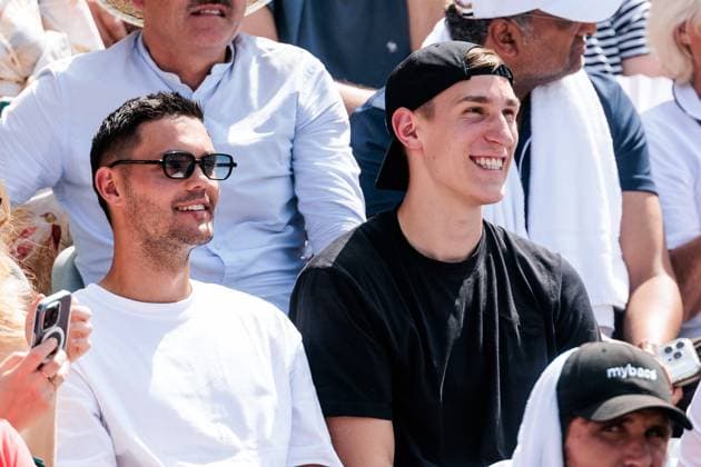 BOSS OPEN ATP250 14 06 2025 Nico Schlotterbeck Borussia Dortmund watching with a smile the match between Alexander Zverev GER and Ben Shelton USA BOSS OPEN ATP250 Stuttgart, Tennisclub Weissenhof on 14 06 2025 Copyright: xBEAUTIFULxSPORTS Wunderlx