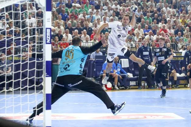 14 06 2025, xgox, Handball EHF Champions League Semifinal 1 Fuechse Berlin HBC Nantes emspor, v l Kauldi Odriozola Yeregui Nantes, 19 throws goal, goal scorer, scores goal, scores the goal Koeln