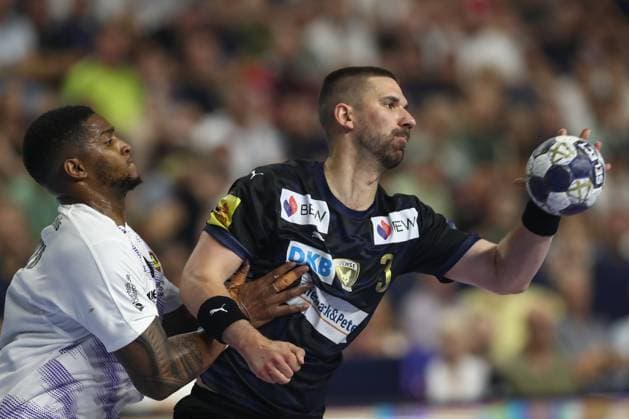 14 06 2025, xtgx, handball, EHF Champions League semi-final 1, Füchse Berlin HBC Nantes v l O Brian Nyateu Nantes, 16 , Fabian Wiede Berlin, 3 duel, duel, fight, tackle Koeln