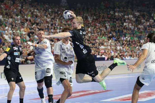 14 06 2025, xtgx, Handball, EHF Champions League semi-final 1, Füchse Berlin HBC Nantes v l Matthes Langhoff Berlin, 25 throws goal, Torschuetze, scores goal, Treffer, scores the goal Koeln