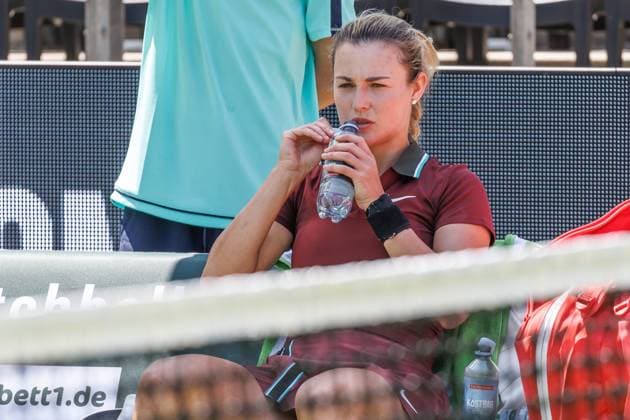 Berlin, 14 06 25, Tennis ecotrans Ladies Open Berlin at Steffi Graf Stadium Ladies, Singles, Kalinskaya Russia Seidel Germany Anna Kalinskaya Russia sits on the sidelines during the set break Berlin Tennis Open by HYLO 2025