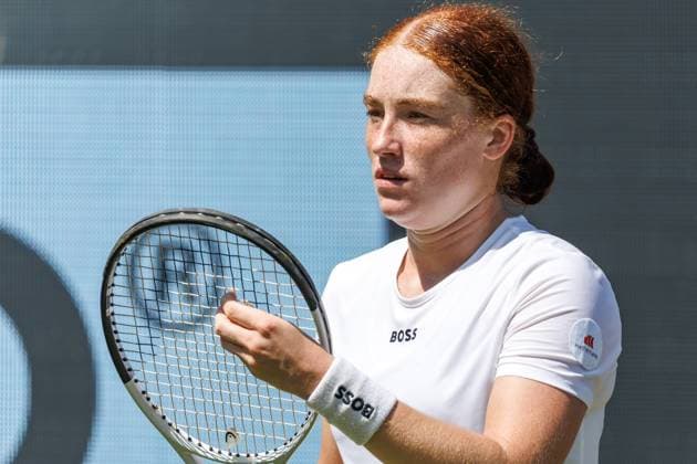 Berlin, 14 06 25, Tennis ecotrans Ladies Open Berlin at Steffi Graf Stadium Ladies, Singles, Kalinskaya Russia Seidel Germany Ella Seidel Germany stands on the court Berlin Tennis Open by HYLO 2025