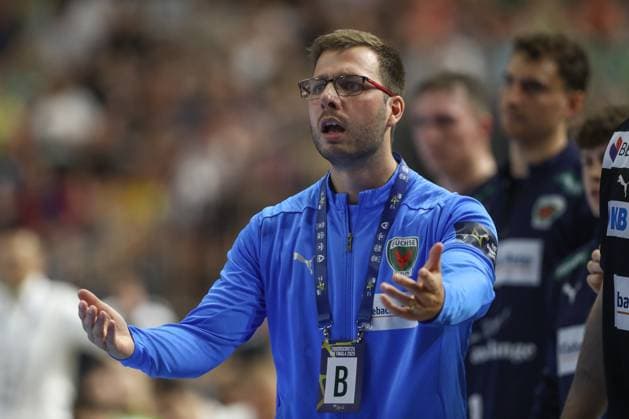 14 06 2025, xtgx, Handball, EHF Champions League semi-final 1, Füchse Berlin HBC Nantes v l Jaron Siewert Berlin, Coach Koeln