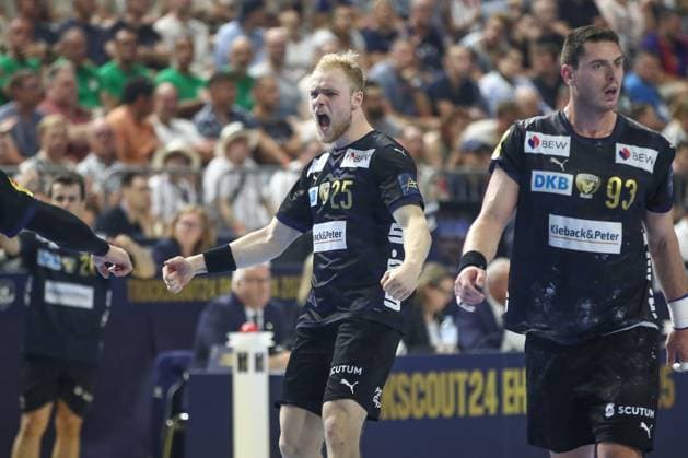 14 06 2025, xgox, Handball EHF Champions League Semi-Final 1 Fuechse Berlin HBC Nantes emspor, v l Matthes Langhoff Berlin, 25 cheers, jubilation over the goal, celebrate the goal, celebration Koeln