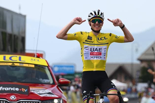 Sport Bilder des Tages Criterium du Dauphine 2025 Stage 7 VALMEINIER 1800, FRANCE - JUNE 14 : Pogacar Tadej (SLO) of UAE Team Emirates - XRG wins the stage 7 of the 77th edition of Criterium du Dauphine Libere an UCI World Tour 2.UWT cycling road race stage for Men Elite of 131.6 km with start in Grand-Aigueblanche and finish in Valmeinier 1800 on June 14, 2025 in Valmeinier 1800, France, 14 06 2025 ( Motordriver Kenny Verfaillie - Valmeinier 1800 France  Copyright: xVincentxKalutx