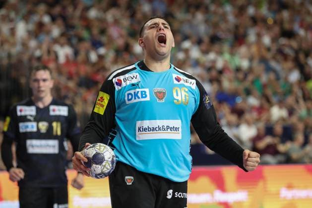 14 06 2025, xtgx, Handball, EHF Champions League Semi-Final 1, Füchse Berlin HBC Nantes v l Dejan Milosavljev Berlin, 96 cheers over held ball, defended, held, Torhueter Koeln