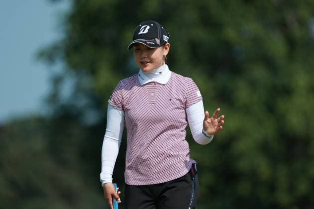 Meijer LPGA, Golf Damen Classic BELMONT, MICHIGAN-JUNE 14: Yuri Yoshida of Japan acknowledges the crowd on the 9th green during the third round of the Meijer LPGA Classic for Simply Give golf tournament at Blythefield Country Club in Belmont, MI, USA Saturday, June 14, 2025. Belmont Michigan United States  Copyright: xJorgexLemusx originalFilename:lemus-meijerlp250614_npr3W.jpg