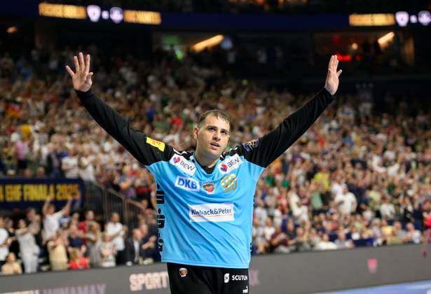 Final cheer B, goalkeeper Dejan MILOSAVLJEV B Handball Champions League Final Four 2025, semi-final, Fuechse Berlin B HBC Nantes NAN , on 14 06 2025 in Cologne Germany Â