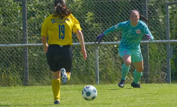 14 06 2025 xkhx Bad Hersfeld Final of the Womens Hesse Cup SF BG MArburg Kickers Offenbach Antonia Hoffmann Marburg9 against goalkeeper Da Hye Lee OFC