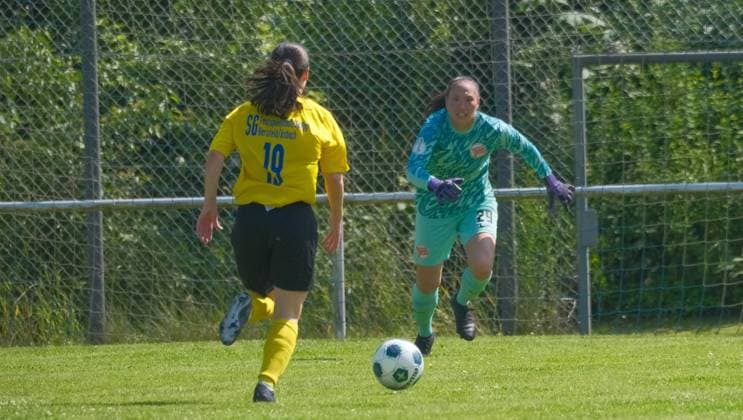 14 06 2025 xkhx Bad Hersfeld Final of the Womens Hesse Cup SF BG MArburg Kickers Offenbach Antonia Hoffmann Marburg9 against goalkeeper Da Hye Lee OFC