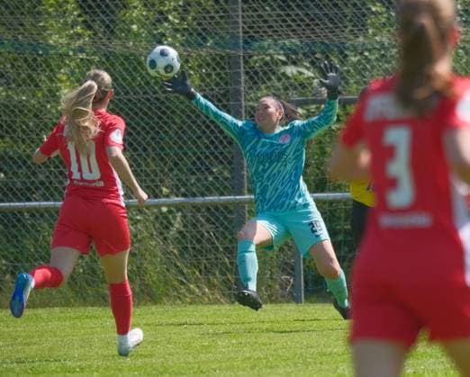 14 06 2025 xkhx Bad Hersfeld Final of the Womens Hesse Cup SF BG MArburg Kickers Offenbach Goalkeeper Da Hye Lee OFC stops
