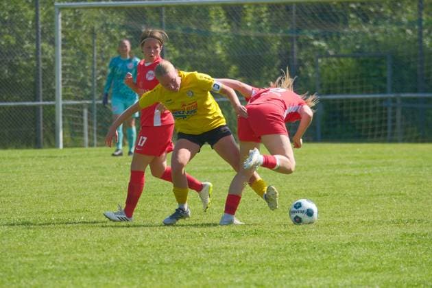 14 06 2025 xkhx Bad Hersfeld Final of the Womens Hesse Cup SF BG MArburg Kickers Offenbach Meike Weber 17, OFC Women and Leonie Gosch 8, OFC Women against Lena Marie Bauer Marburg