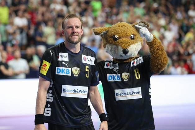 14 06 2025, xtgx, Handball, EHF Champions League semi-final 1, Füchse Berlin HBC Nantes v l Max Darj Berlin, 5 Cheering about the victory, cheering after the end of the game Cologne