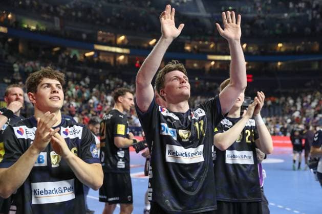 14 06 2025, xgox, Handball EHF Champions League Semi-Final 1 Fuechse Berlin HBC Nantes emspor, f l Nils Lichtlein Berlin, 17 Cheering about the victory, cheering after the end of the game Cologne