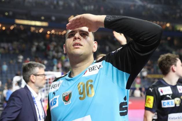 14 06 2025, xgox, Handball EHF Champions League Semi-Final 1 Fuechse Berlin HBC Nantes emspor, v l Dejan Milosavljev Berlin, 96 Celebrating the victory, cheering after the end of the game Cologne
