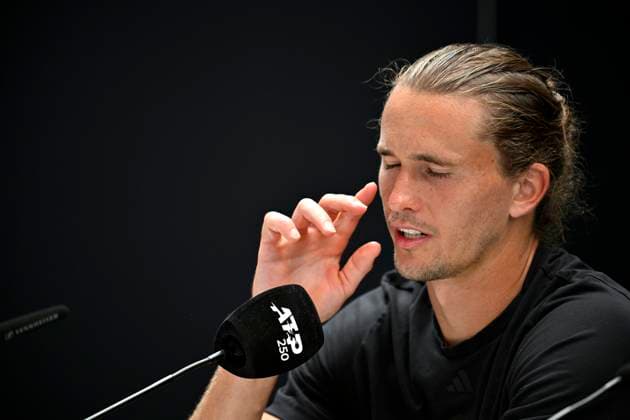 PK Press conference Alexander Zverev GER Portrait reacts annoyed to renewed question about relationship with Boris Becker and his coach Alexander Zverev senior Gesture Gesture Tennis Men BOSS Open ATP 250 Stuttgart 2025 Weissenhof BOSS Open ATP 250 Stuttgart 2025