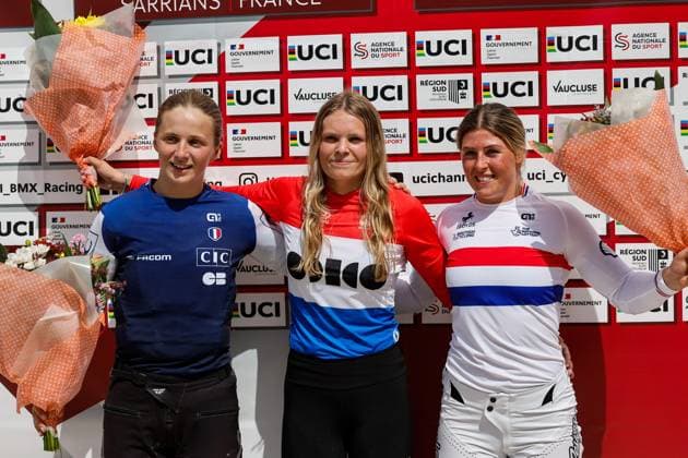COUPE DU MONDE DE BMX 2025 MANCHE 1 PHOTOPQR LE DAUPHINE Christophe AGOSTINIS ; Sarrians ; 14 06 2025 ; Sarrians le 14 juin 2025. Coupe du Monde de BMX 2025. Manche 1. Finales et podiums. . U23 femme. Vainqueur Emily Hutt, devant Marie Favrel et Adriana Dominguez Bernal. Photo Christophe Agostinis Le Dauphiné Libéré BMX WORLD CUP EVENT IN SARRIANS FRANCE JUNE 14TH 2025 Sarrians Vaucluse Provence-Alpes-Côte d Azur France  Copyright: xPHOTOPQR LExDAUPHINE MAXPPPxChristophexAGOSTINISx 20250614JDL0815 20250614JDL0815