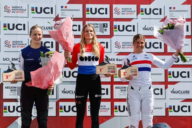 COUPE DU MONDE DE BMX 2025 MANCHE 1 PHOTOPQR LE DAUPHINE Christophe AGOSTINIS ; Sarrians ; 14 06 2025 ; Sarrians le 14 juin 2025. Coupe du Monde de BMX 2025. Manche 1. Finales et podiums. . U23 femme. Vainqueur Emily Hutt, devant Marie Favrel et Adriana Dominguez Bernal. Photo Christophe Agostinis Le Dauphiné Libéré BMX WORLD CUP EVENT IN SARRIANS FRANCE JUNE 14TH 2025 Sarrians Vaucluse Provence-Alpes-Côte d Azur France  Copyright: xPHOTOPQR LExDAUPHINE MAXPPPxChristophexAGOSTINISx 20250614JDL0819 20250614JDL0819