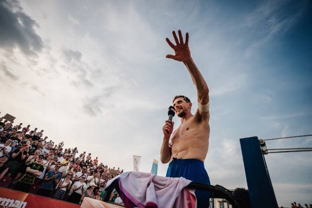 Beach volleyball men Allianz German Beach Tour 2025 Tourstop Bremen 14 06 2025 Bennet Poniewaz with a speech to the fans after the victory Bremen Waterfront Bremen Germany