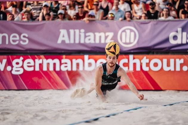 Beach volleyball men Allianz German Beach Tour 2025 Tourstop Bremen 14 06 2025 Luis Henrichs jumps to the ball Bremen Waterfront Bremen Germany