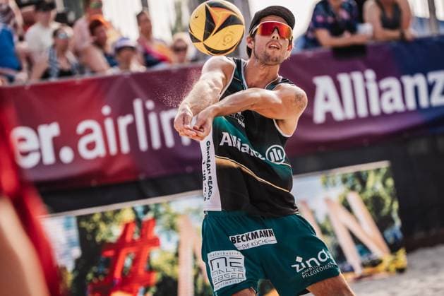Beach volleyball men Allianz German Beach Tour 2025 Tourstop Bremen 14 06 2025 Niklas Held takes the ball Bremen Waterfront Bremen Germany