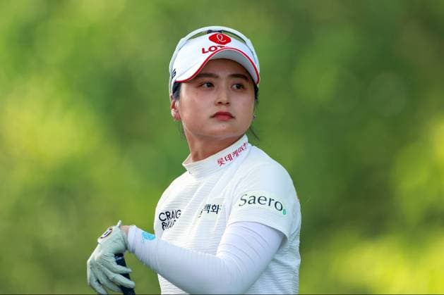 Meijer LPGA, Golf Damen Classic for Simply Give BELMONT, MICHIGAN - JUNE 14: Hye-Jin Choi of the Republic of Korea looks down the 16th fairway during the third round of the Meijer LPGA Classic for Simply Give golf tournament at Blythefield Country Club in Belmont, MI, USA Saturday, June 14, 2025. Belmont Michigan United States  Copyright: xAmyxLemusx originalFilename:lemus-meijerlp250614_np4IL.jpg