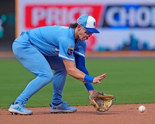June 14, 2025: Kansas City Royals shortstop Bobby Witt Jr. (7) fields a grounder in the 8th inning against the Athletics at Kauffman Stadium Kansas City, Missouri. CSM. Kansas City United States - ZUMAc04_ 20250614_zma_c04_004 Copyright: xJonxRobichaudx
