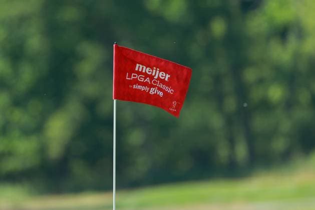 Meijer LPGA, Golf Damen Classic for Simply Give BELMONT, MICHIGAN - JUNE 14: The flag on the 15th green waves in the breeze during the third round of the Meijer LPGA Classic for Simply Give golf tournament at Blythefield Country Club in Belmont, MI, USA Saturday, June 14, 2025. Belmont Michigan United States  Copyright: xAmyxLemusx originalFilename:lemus-meijerlp250614_npRCs.jpg