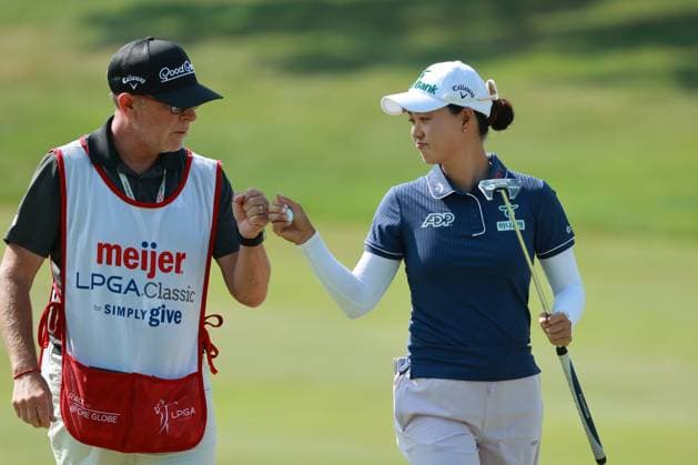 Meijer LPGA, Golf Damen Classic BELMONT, MICHIGAN-JUNE 14: Minjee Lee of Australia celebrates her birdie on the 17th green during the third round of the Meijer LPGA Classic for Simply Give golf tournament at Blythefield Country Club in Belmont, MI, USA Saturday, June 14, 2025. Belmont Michigan United States  Copyright: xJorgexLemusx originalFilename:lemus-meijerlp250614_npeVc.jpg