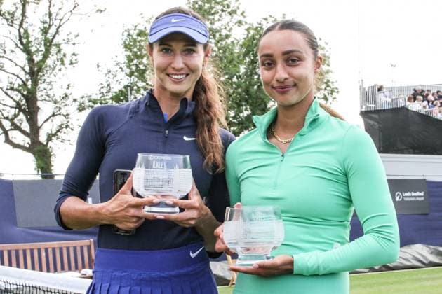 Ilkley Tennis Club, England, June 14th 2025: Eden Silva and Vitalia Diatchenko with the glass runners-up trophy following the doubles final at Ilkley Tennis Club in Ilkley, England on June 14th 2025. (Sean Chandler SPP) Copyright: xSeanxChandlerx xSPPx spp-en-SeChSp-WTA 125 Lexus Ilkley Open Doubles Final Ilkley Tennis Club-24IMG_9438