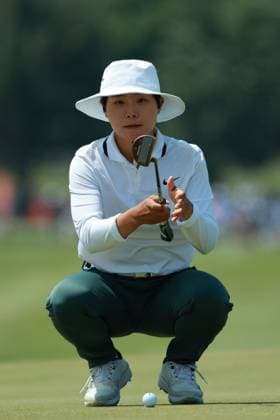 Meijer LPGA, Golf Damen Classic BELMONT, MICHIGAN-JUNE 14: Somi Lee of Republic of Korea lines up her putt on the 9th green during the third round of the Meijer LPGA Classic for Simply Give golf tournament at Blythefield Country Club in Belmont, MI, USA Saturday, June 14, 2025. Belmont Michigan United States  Copyright: xJorgexLemusx originalFilename:lemus-meijerlp250614_npzHo.jpg
