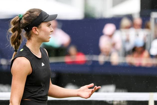 Ilkley Tennis Club, England, June 14th 2025: Iva Jovic as it starts to rain during the WTA, Tennis Damen 125 Lexus Ilkley Open semi-final match with Viktorija Golubic at Ilkley Tennis Club in Ilkley, England on June 14th 2025. (Sean Chandler SPP) Copyright: xSeanxChandlerx xSPPx spp-en-SeChSp-WTA 125 Lexus Ilkley Open Semi-Finals Ilkley Tennis Club-172F5A0794