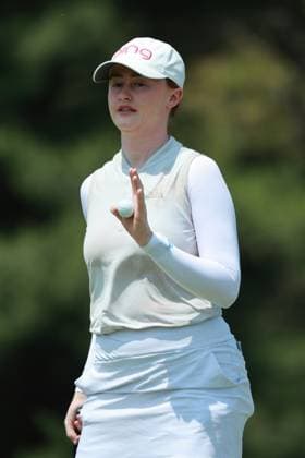Meijer LPGA, Golf Damen Classic BELMONT, MICHIGAN-JUNE 14: Karis Anne Davidson of Australia lacknowledges the crowd on the 9th green during the third round of the Meijer LPGA Classic for Simply Give golf tournament at Blythefield Country Club in Belmont, MI, USA Saturday, June 14, 2025. Belmont Michigan United States  Copyright: xJorgexLemusx originalFilename:lemus-meijerlp250614_np3hW.jpg