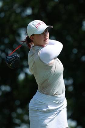 Meijer LPGA, Golf Damen Classic BELMONT, MICHIGAN-JUNE 14: Karis Anne Davidson of Australia plays her tee shot on the 10th hole during the third round of the Meijer LPGA Classic for Simply Give golf tournament at Blythefield Country Club in Belmont, MI, USA Saturday, June 14, 2025. Belmont Michigan United States  Copyright: xJorgexLemusx originalFilename:lemus-meijerlp250614_npdOj.jpg
