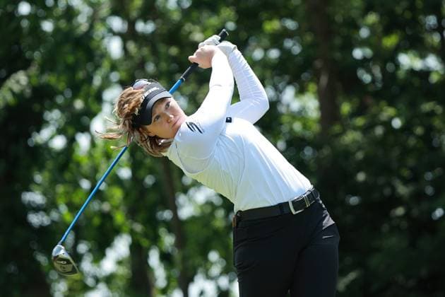 Meijer LPGA, Golf Damen Classic BELMONT, MICHIGAN-JUNE 14: Brooke Henderson of Canada plays her tee shot on the 10th hole during the third round of the Meijer LPGA Classic for Simply Give golf tournament at Blythefield Country Club in Belmont, MI, USA Saturday, June 14, 2025. Belmont Michigan United States  Copyright: xJorgexLemusx originalFilename:lemus-meijerlp250614_npMJz.jpg