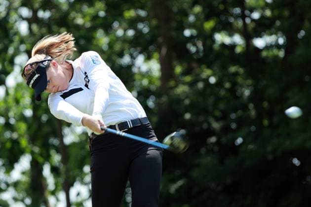 Meijer LPGA, Golf Damen Classic BELMONT, MICHIGAN-JUNE 14: Brooke Henderson of Canada plays her tee shot on the 10th hole during the third round of the Meijer LPGA Classic for Simply Give golf tournament at Blythefield Country Club in Belmont, MI, USA Saturday, June 14, 2025. Belmont Michigan United States  Copyright: xJorgexLemusx originalFilename:lemus-meijerlp250614_npSlu.jpg