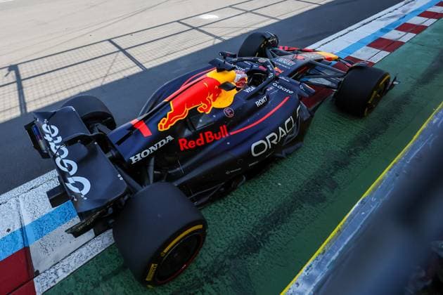 (250615) -- MONTREAL, June 15, 2025 -- Red Bull s Dutch driver Max Verstappen competes during the qualifying session of the Formula One Canadian Grand Prix 2025 at the Circuit Gilles Villeneuve in Montreal, Canada, June 14, 2025. (Photo by Xinhua) (SP) CANADA-MONTREAL-F1-GRAND PRIX-QUALIFYING SongxHaiyuan 