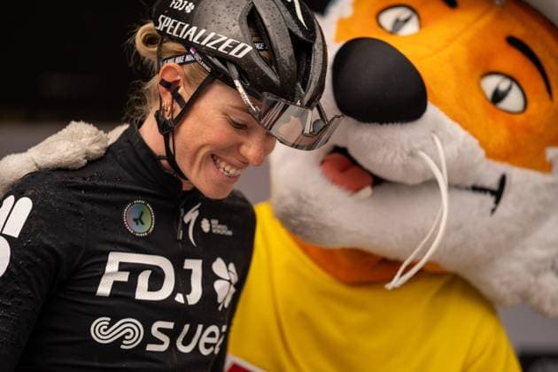 Küssnacht, Schweiz, June 15, 2025 VOLLERING Demi (FDJ-SUEZ) with Tourli before the Stage 4, Tour de Suisse Women 2025 Host in Küssnacht SZ (Pascal von Büren SPP) Copyright: xPascalxvonxBürenx xSPPx spp-en-PaVoBSp-Pavo-TDS-Women-100