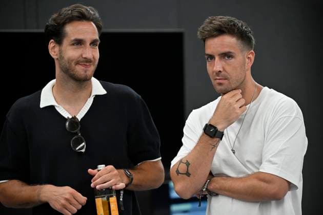 Joshua Keller left in discussion with brother Aaron Keller, son of actor Mark Keller, Portrait Tennis Men BOSS Open ATP 250 Stuttgart 2025 Weissenhof BOSS Open ATP 250 Stuttgart 2025